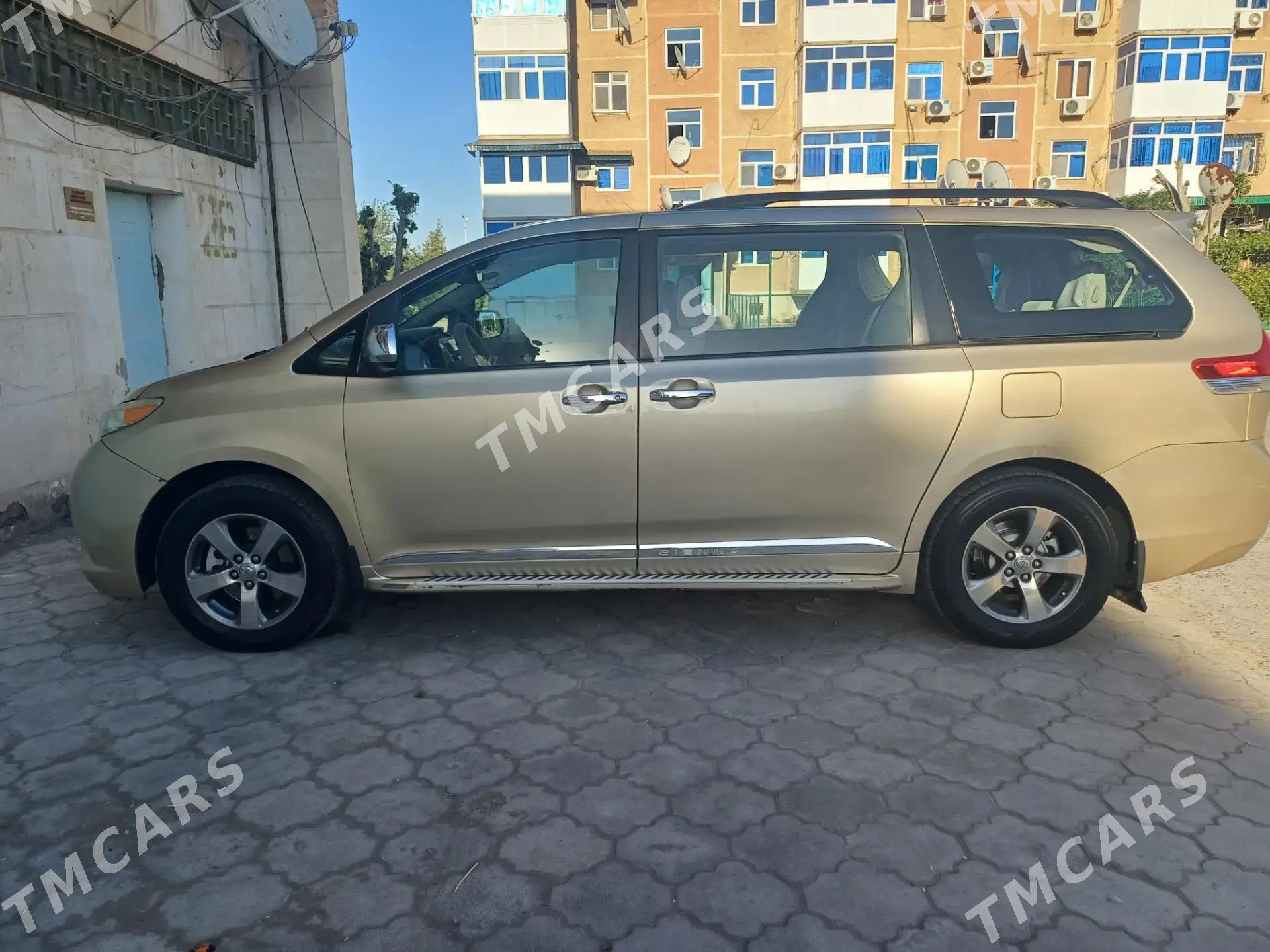Toyota Sienna 2012 - 270 000 TMT - Türkmenabat - img 5