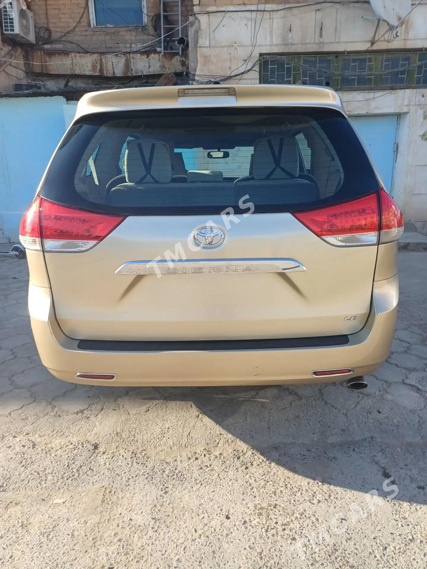Toyota Sienna 2012 - 270 000 TMT - Türkmenabat - img 4