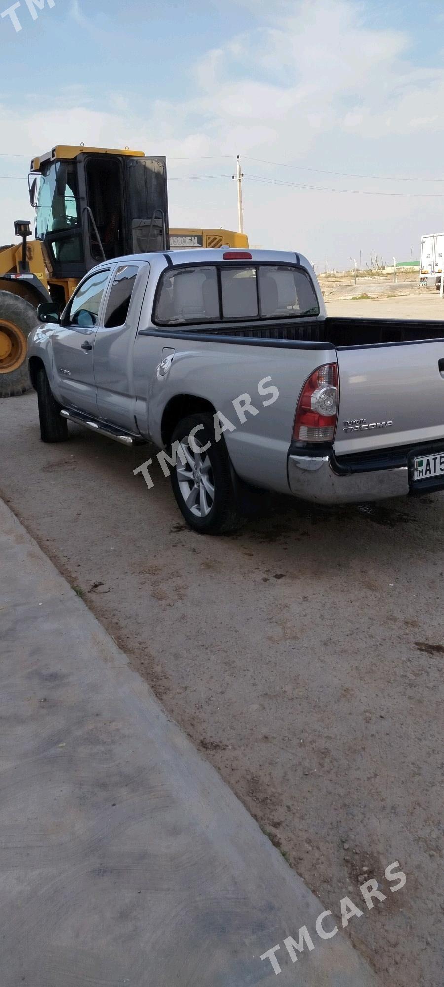 Toyota Tacoma 2010 - 150 000 TMT - Теджен - img 2