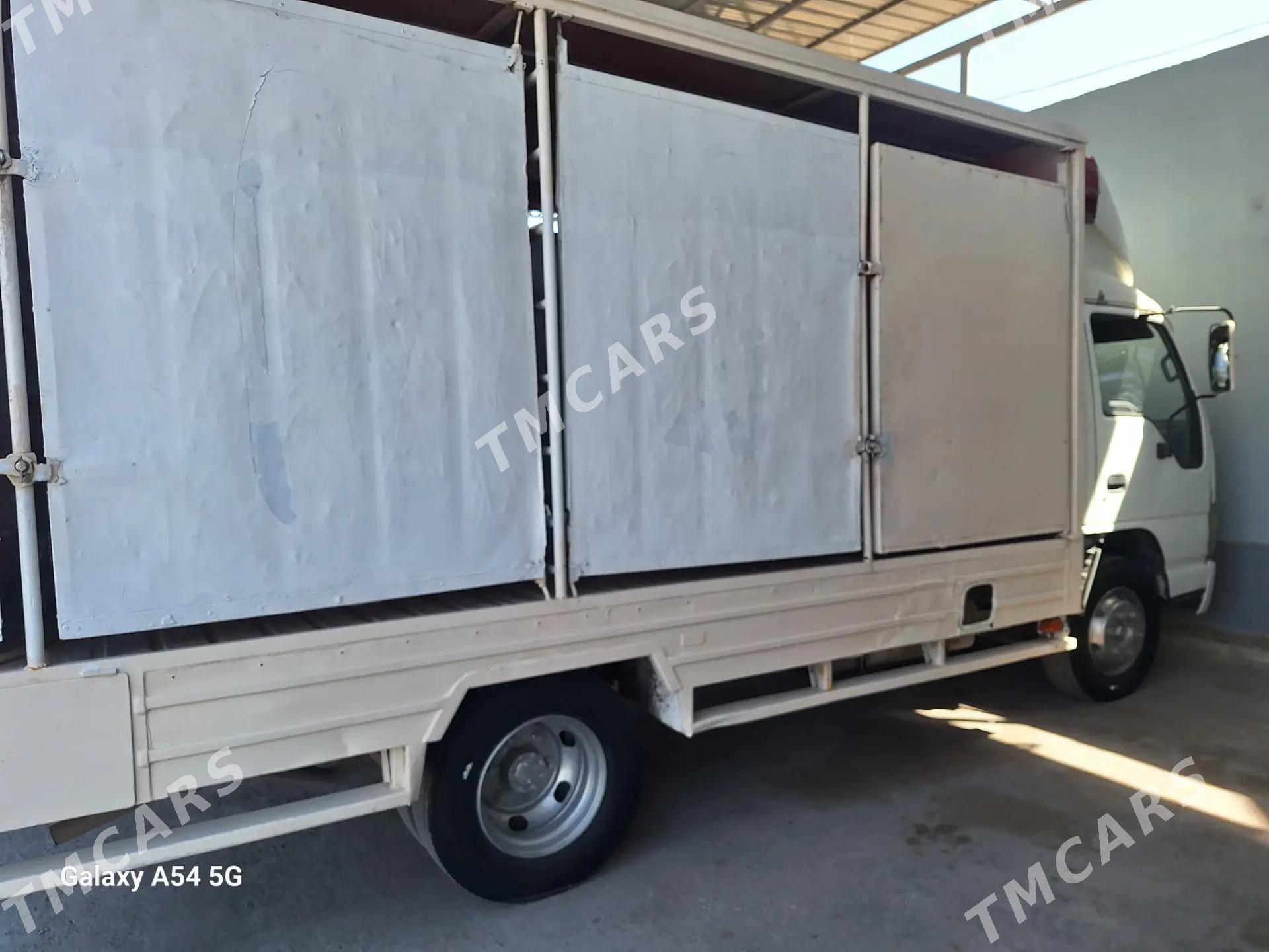 Isuzu Forward 2010 - 200 000 TMT - Анев - img 3