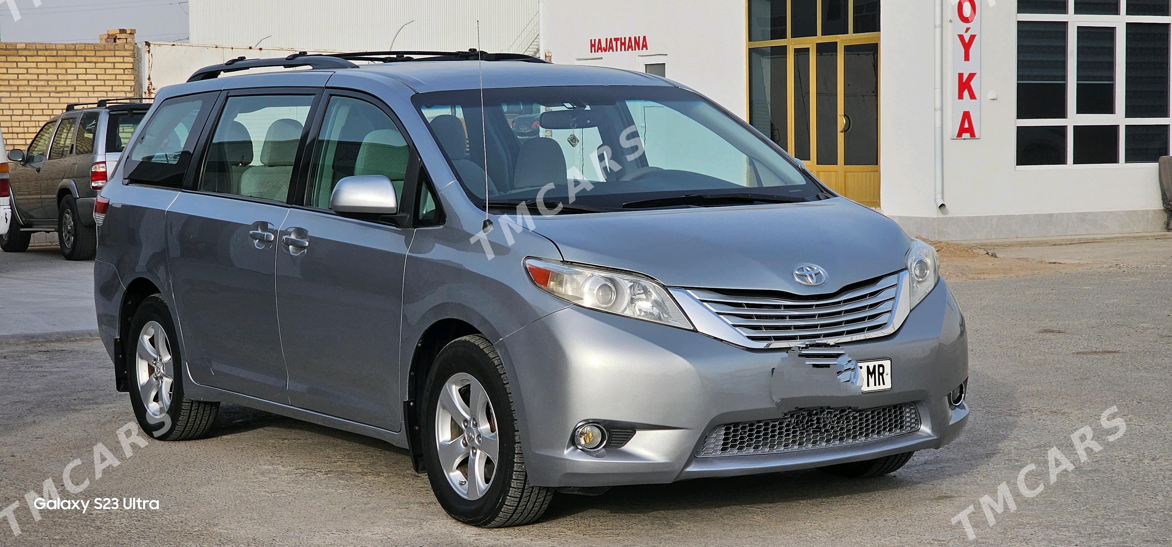 Toyota Sienna 2011 - 285 000 TMT - Мары - img 1
