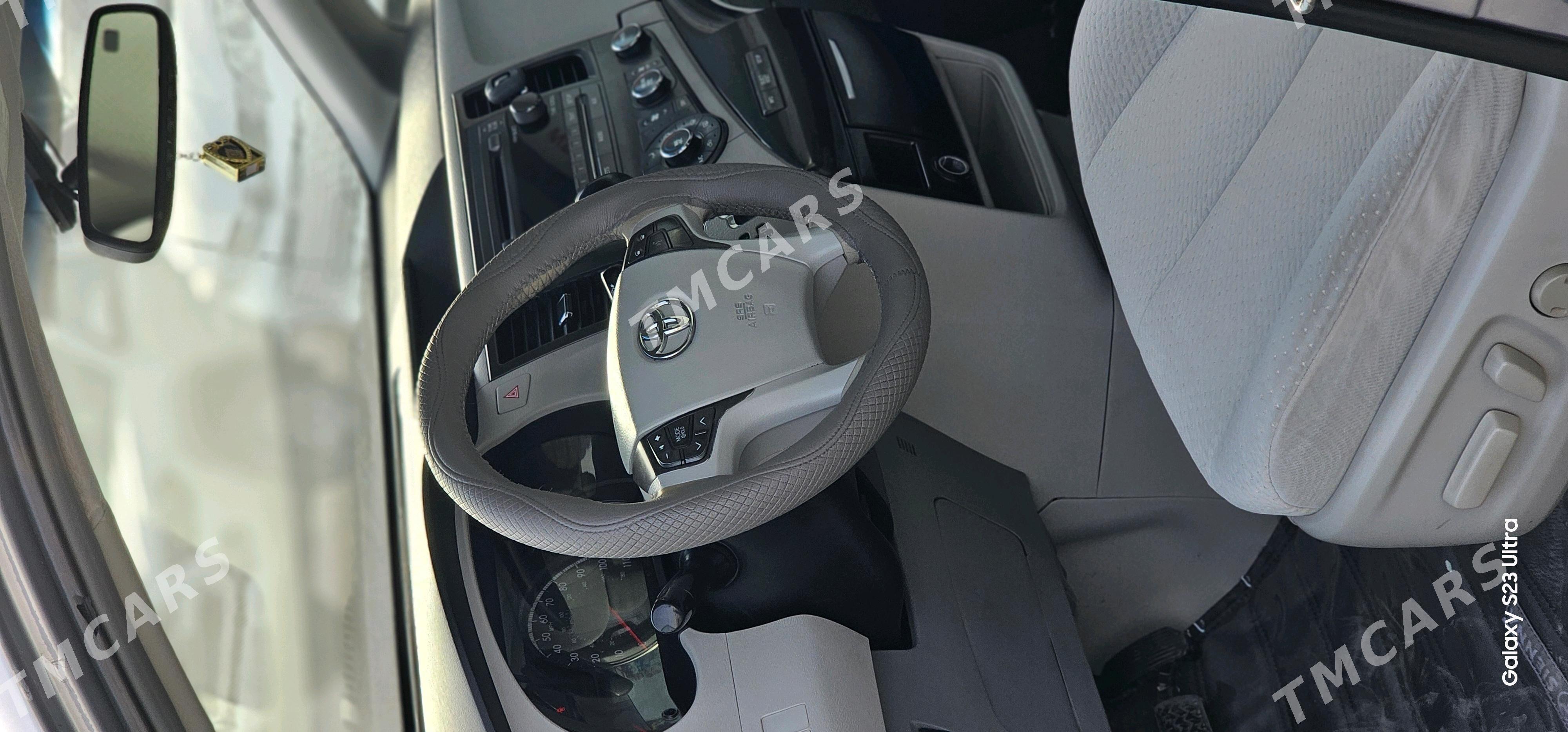 Toyota Sienna 2011 - 285 000 TMT - Мары - img 4