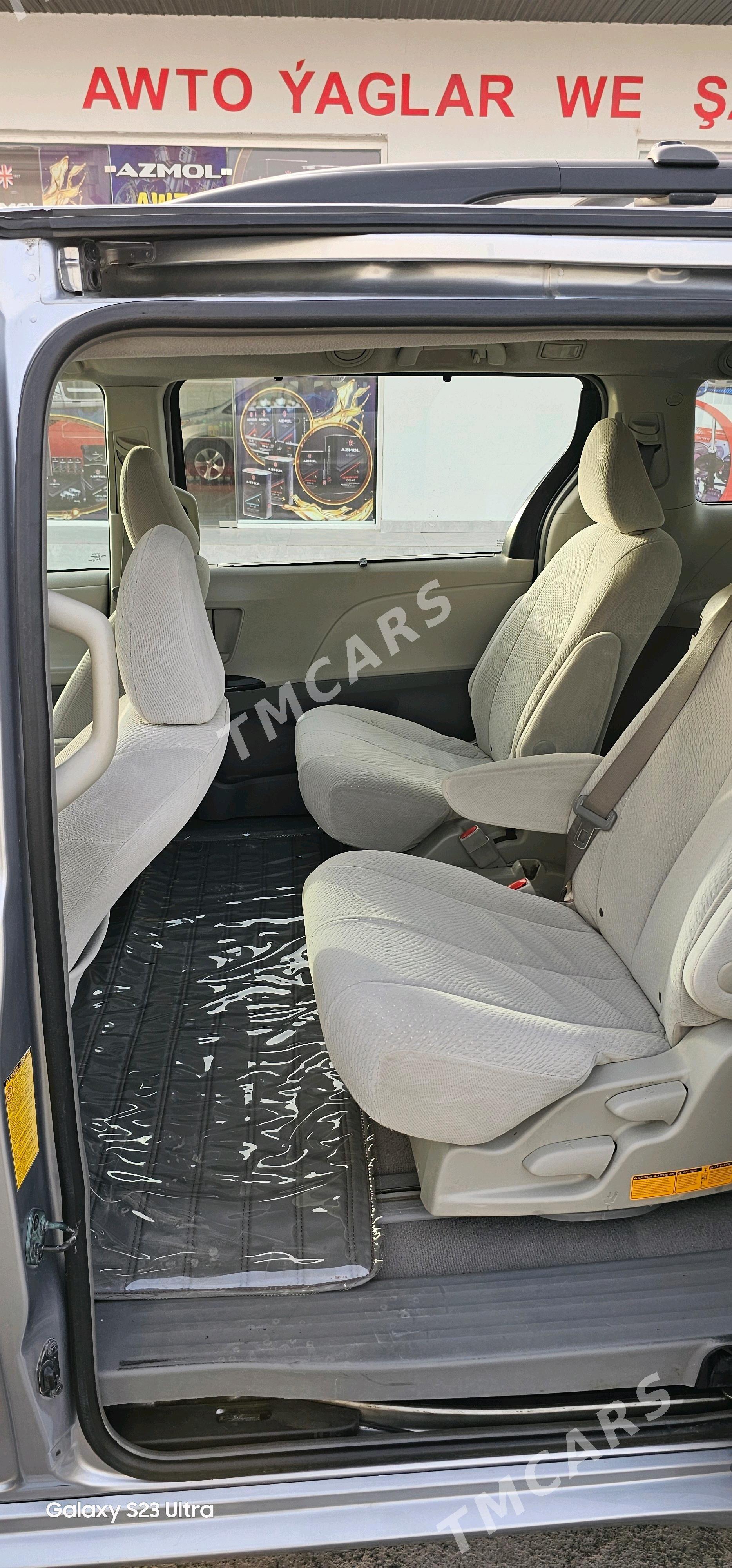 Toyota Sienna 2011 - 285 000 TMT - Мары - img 6