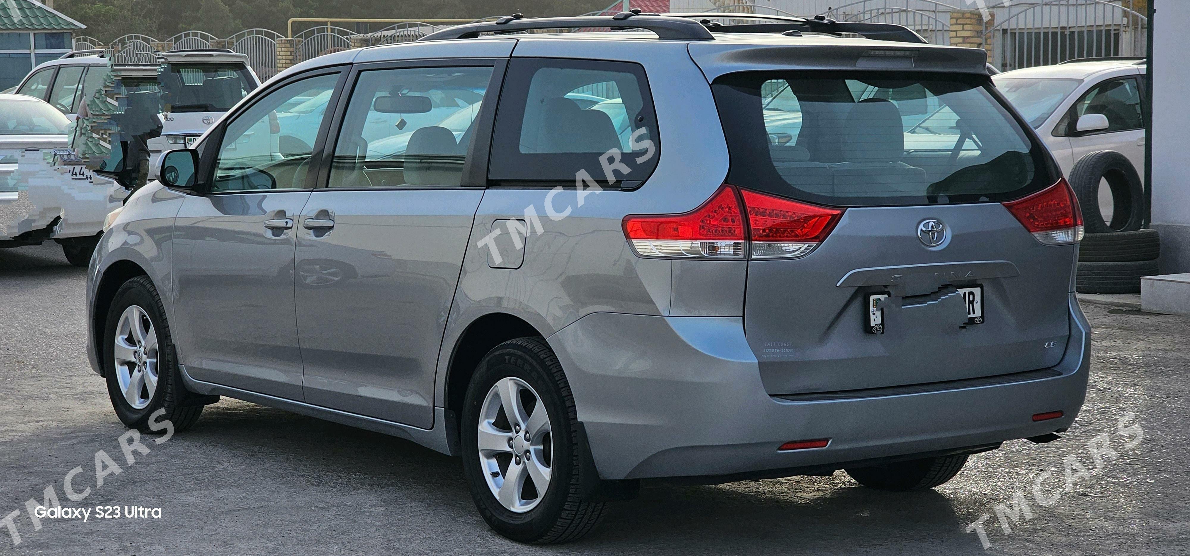 Toyota Sienna 2011 - 285 000 TMT - Мары - img 8