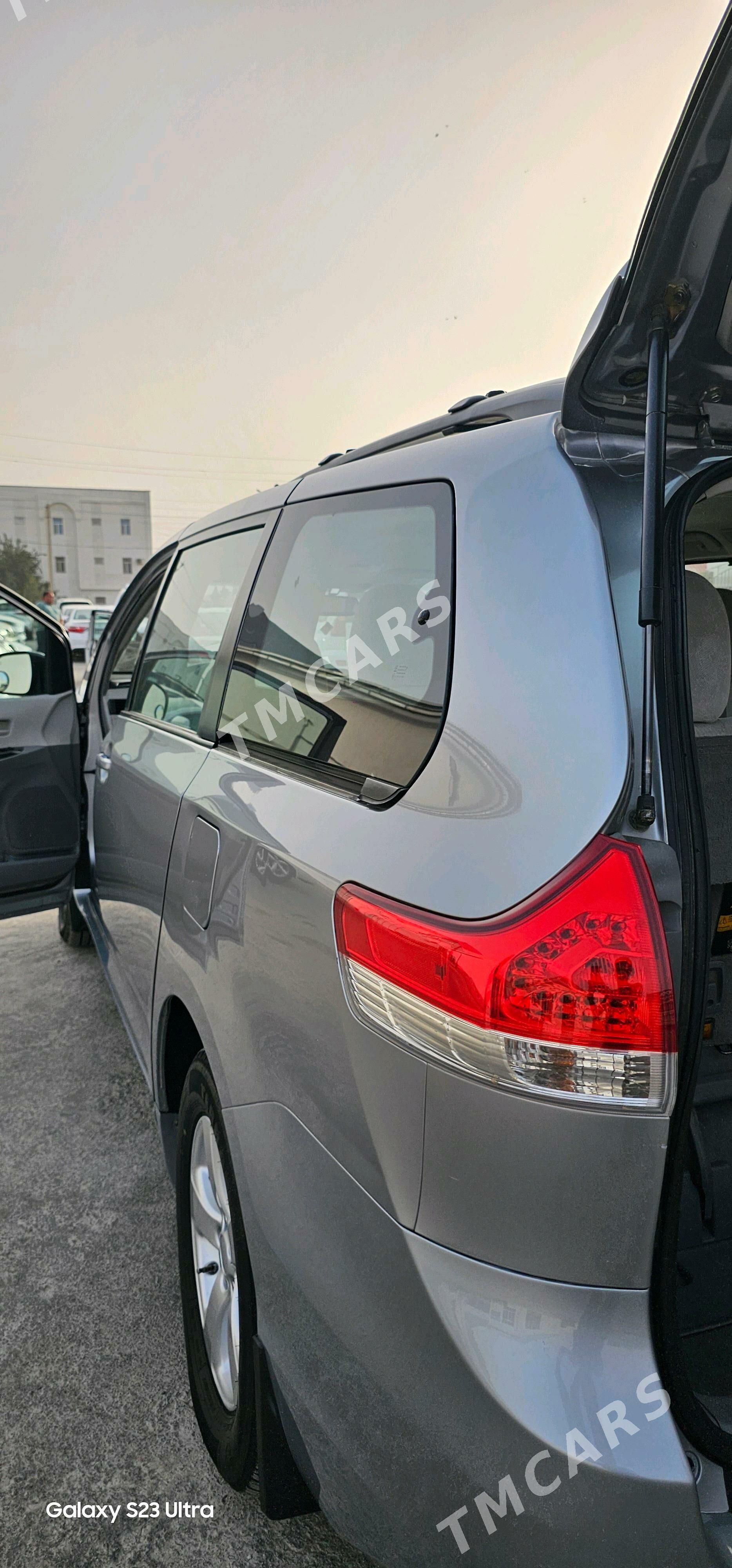 Toyota Sienna 2011 - 285 000 TMT - Мары - img 9
