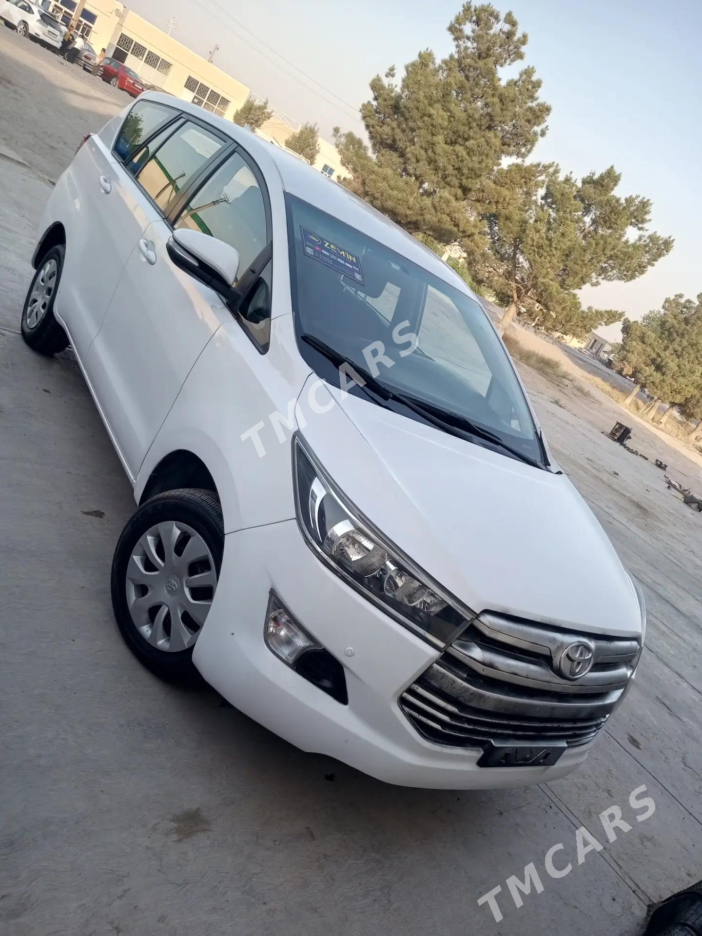 Toyota Innova 2020 - 250 000 TMT - Saýat - img 3