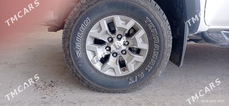 Toyota Tacoma 2017 - 350 000 TMT - Aşgabat - img 5