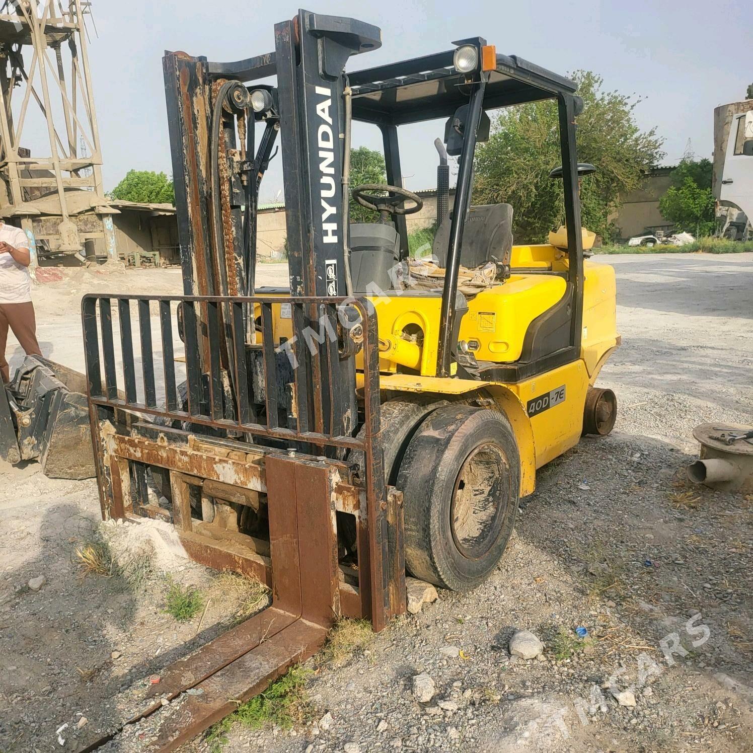 Kara Forklift 2010 - 150 000 TMT - Aşgabat - img 2