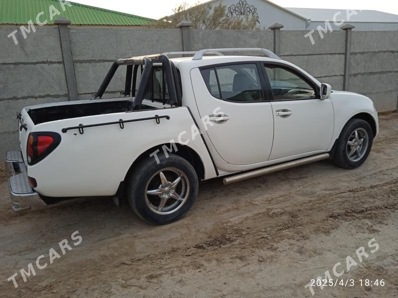 Mitsubishi L200 2007 - 100 000 TMT - Байрамали - img 3
