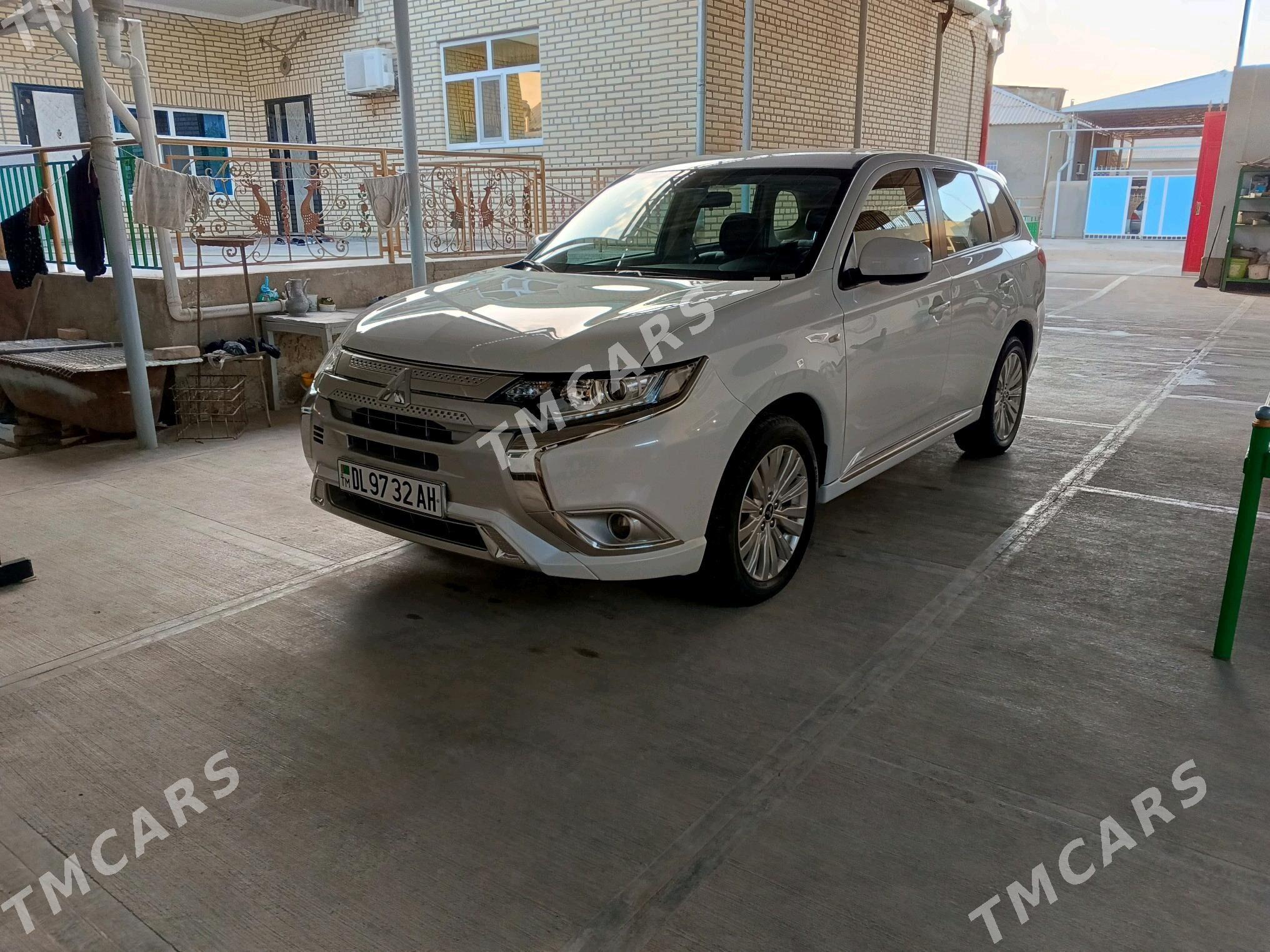 Mitsubishi Outlander 2023 - 300 000 TMT - Tejen - img 2