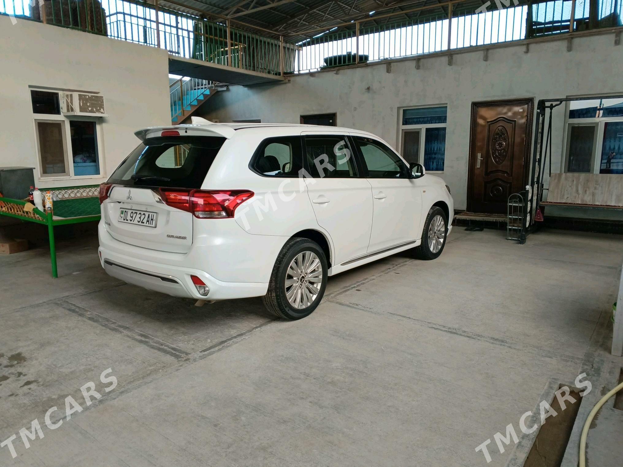 Mitsubishi Outlander 2023 - 300 000 TMT - Tejen - img 3