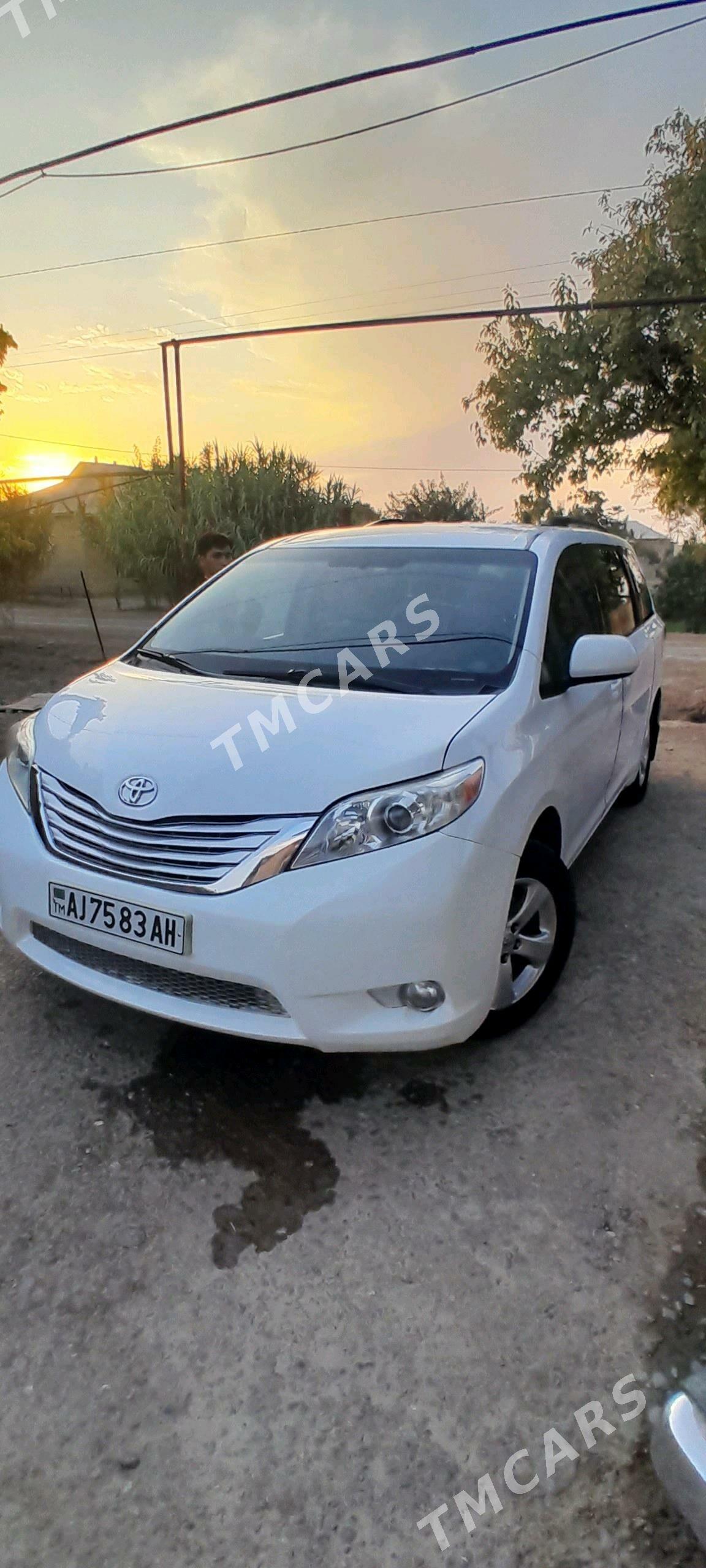 Toyota Sienna 2016 - 320 000 TMT - Babadaýhan - img 3