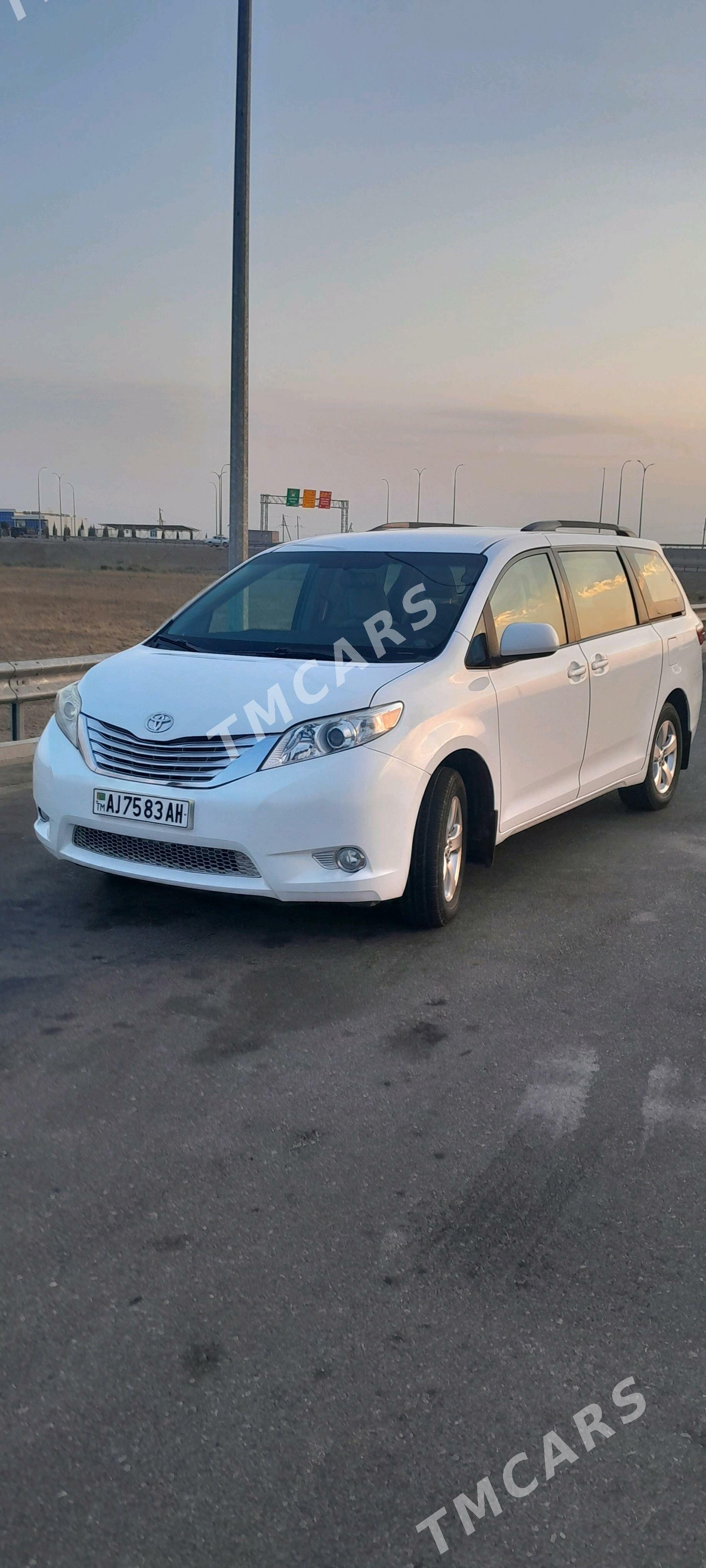 Toyota Sienna 2016 - 320 000 TMT - Babadaýhan - img 4