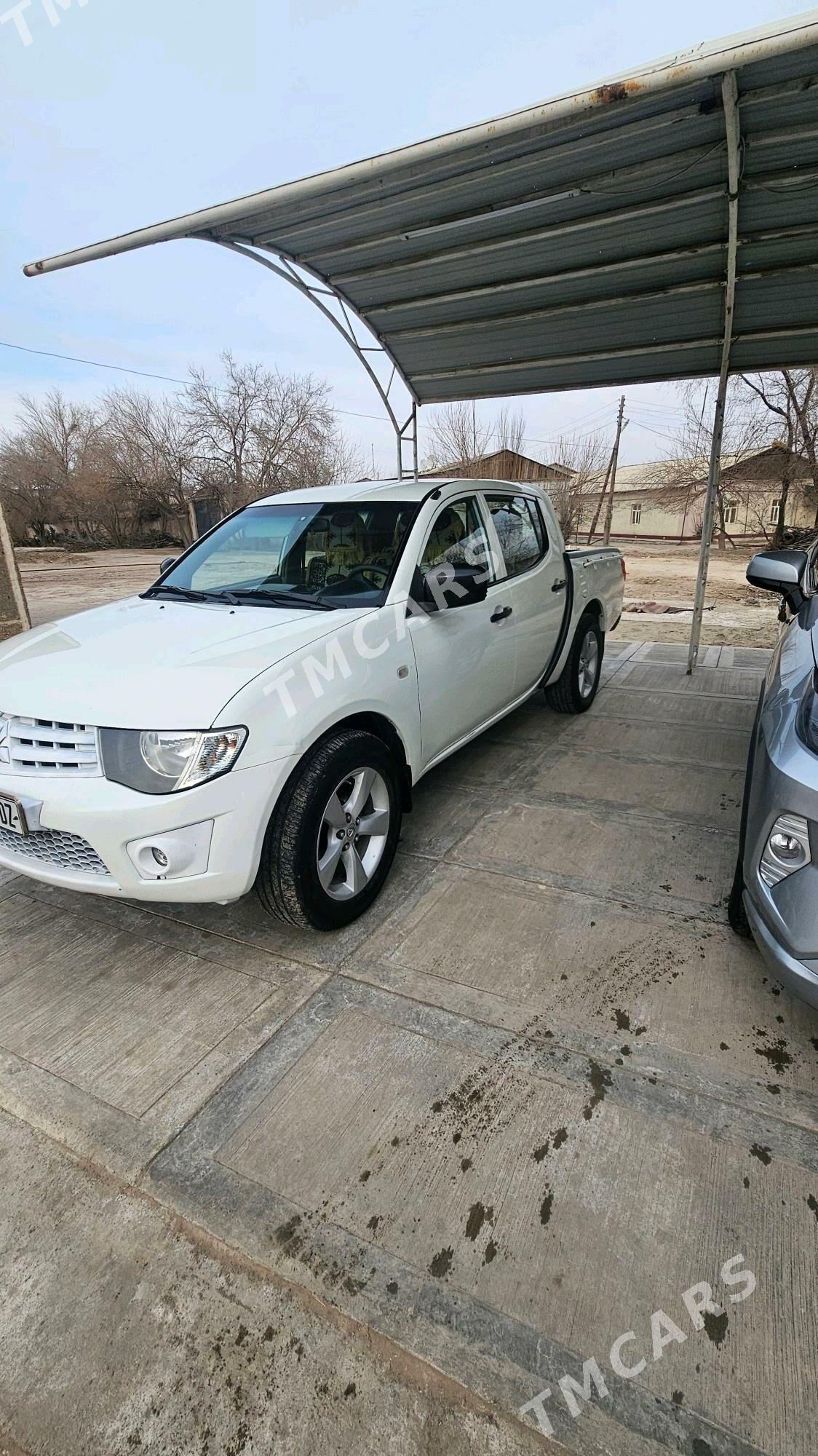Mitsubishi L200 2014 - 220 000 TMT - Гурбансолтан Едже - img 7