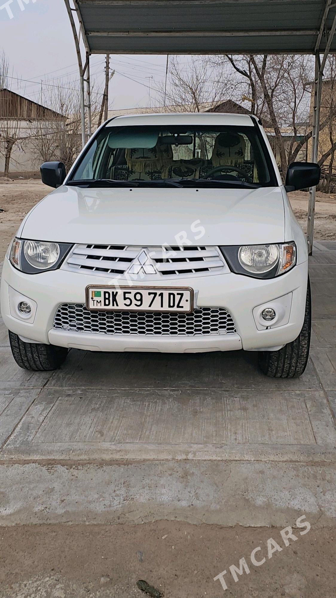 Mitsubishi L200 2014 - 220 000 TMT - Гурбансолтан Едже - img 3