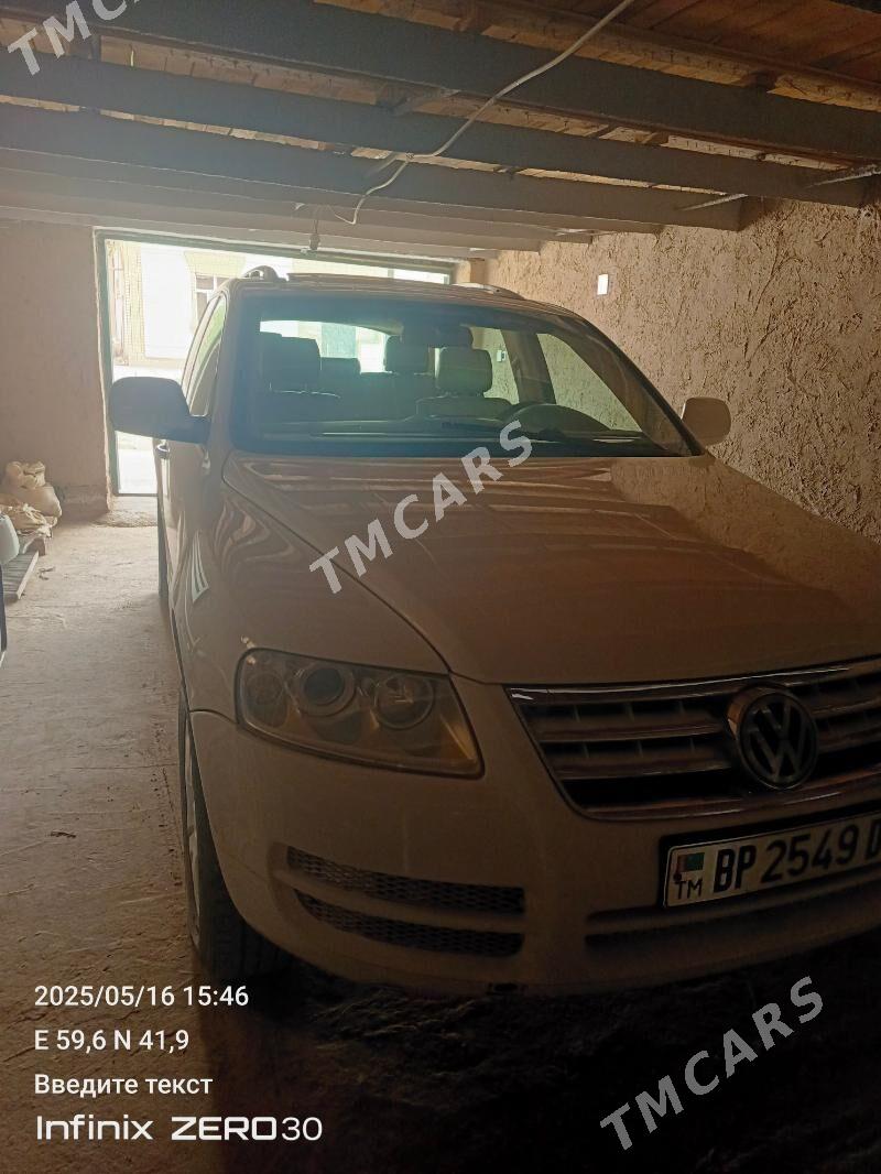 Volkswagen Touareg 2004 - 120 000 TMT - Gurbansoltan Eje - img 2