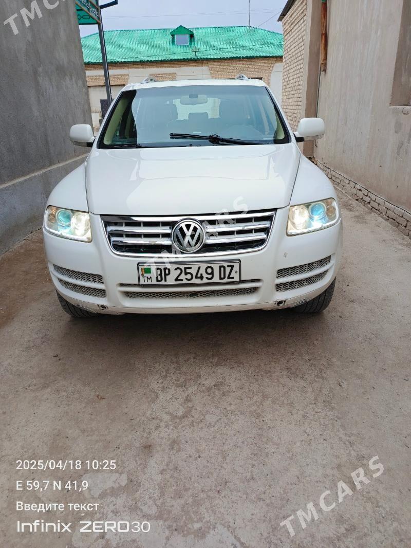 Volkswagen Touareg 2004 - 120 000 TMT - Gurbansoltan Eje - img 3