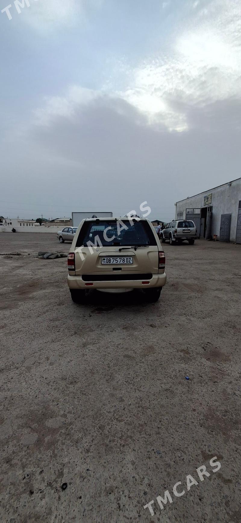 Nissan Pathfinder 2001 - 90 000 TMT - Дашогуз - img 5