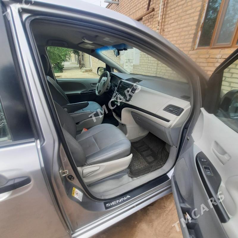 Toyota Sienna 2012 - 290 000 TMT - Gurbansoltan Eje - img 3