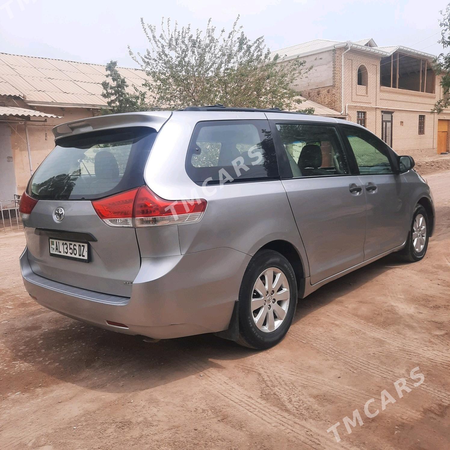 Toyota Sienna 2012 - 290 000 TMT - Gurbansoltan Eje - img 10