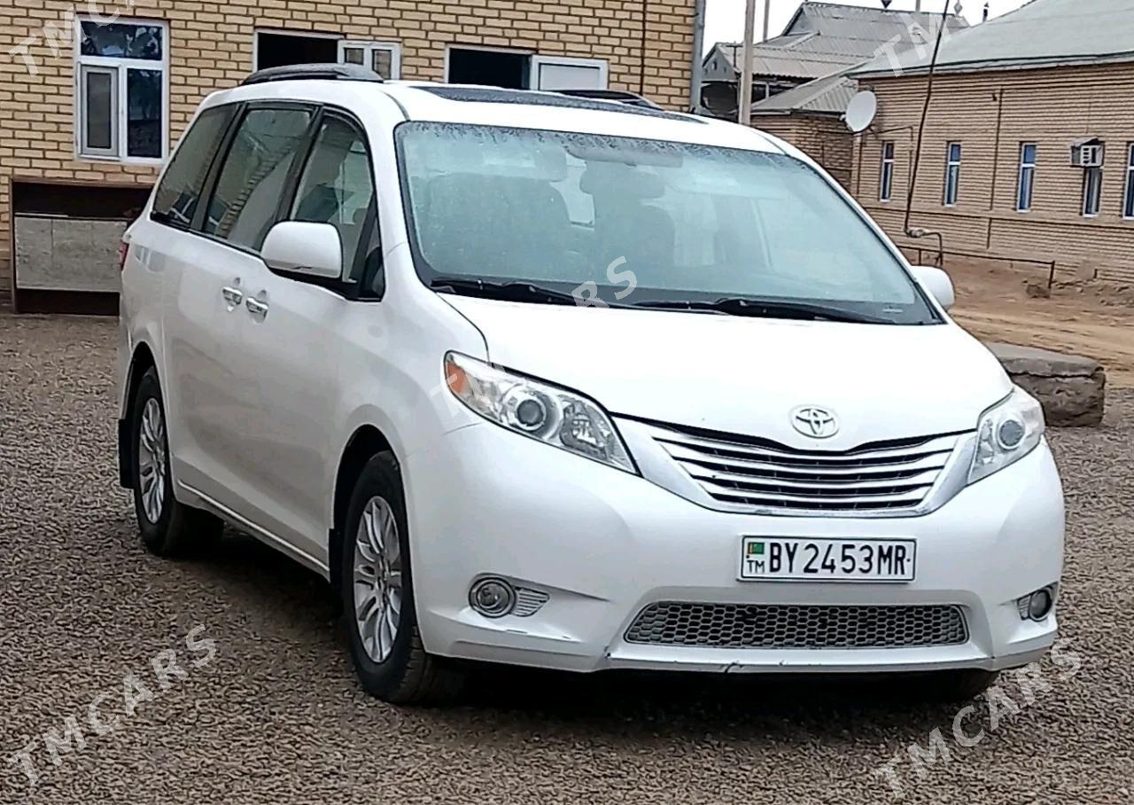 Toyota Sienna 2016 - 330 000 TMT - Мары - img 3