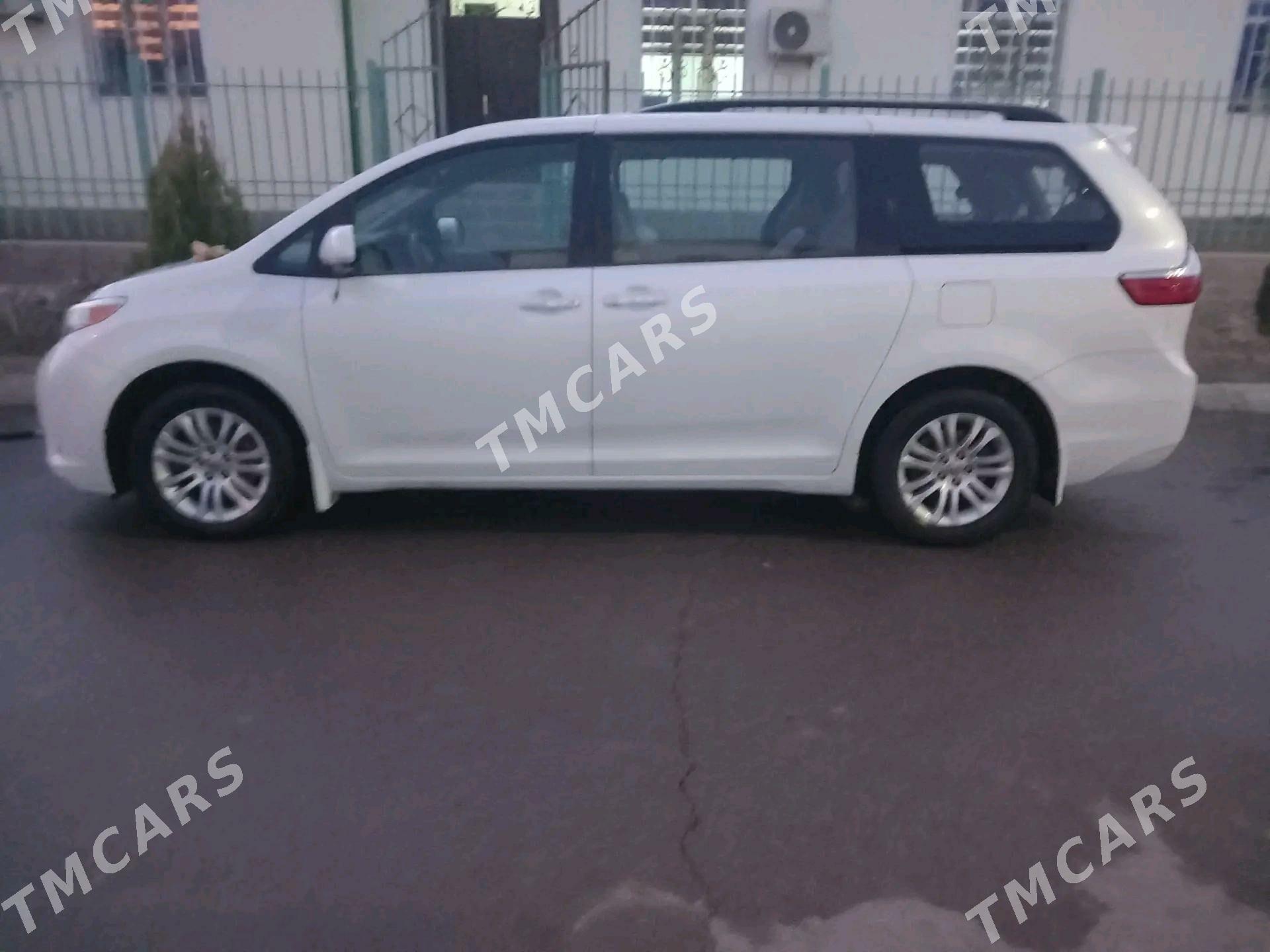 Toyota Sienna 2016 - 330 000 TMT - Мары - img 5
