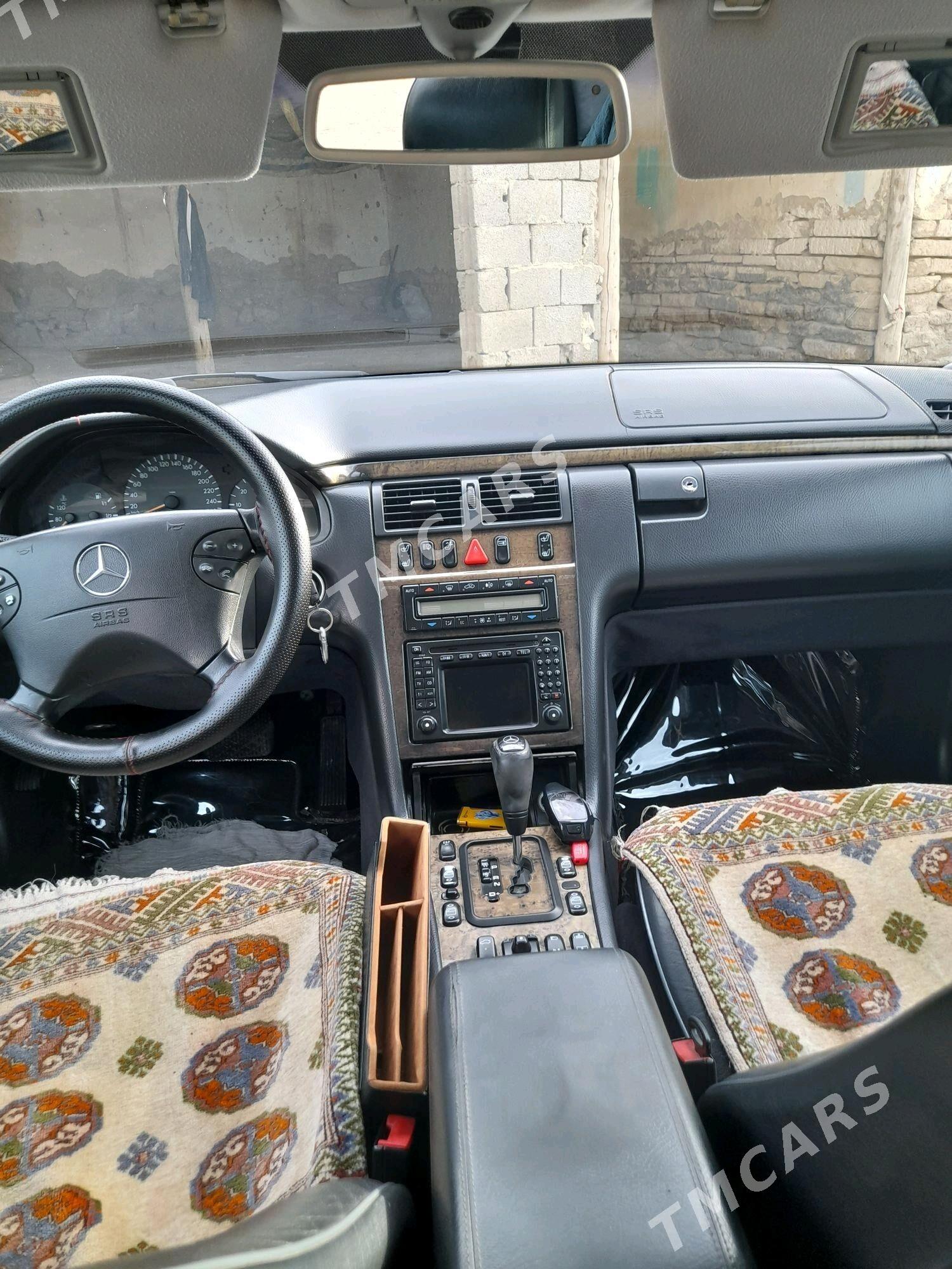 Mercedes-Benz E320 2000 - 115 000 TMT - Gyzylarbat - img 2