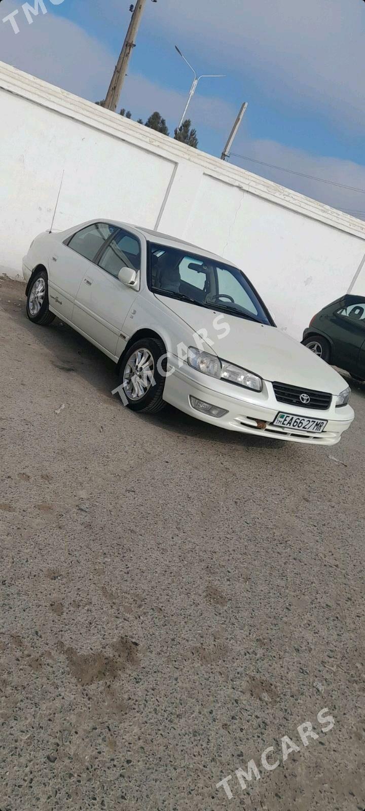 Toyota Camry 2000 - 180 000 TMT - Dänew - img 4