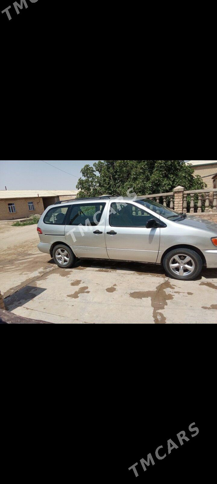 Toyota Sienna 2002 - 129 000 TMT - Halaç - img 3