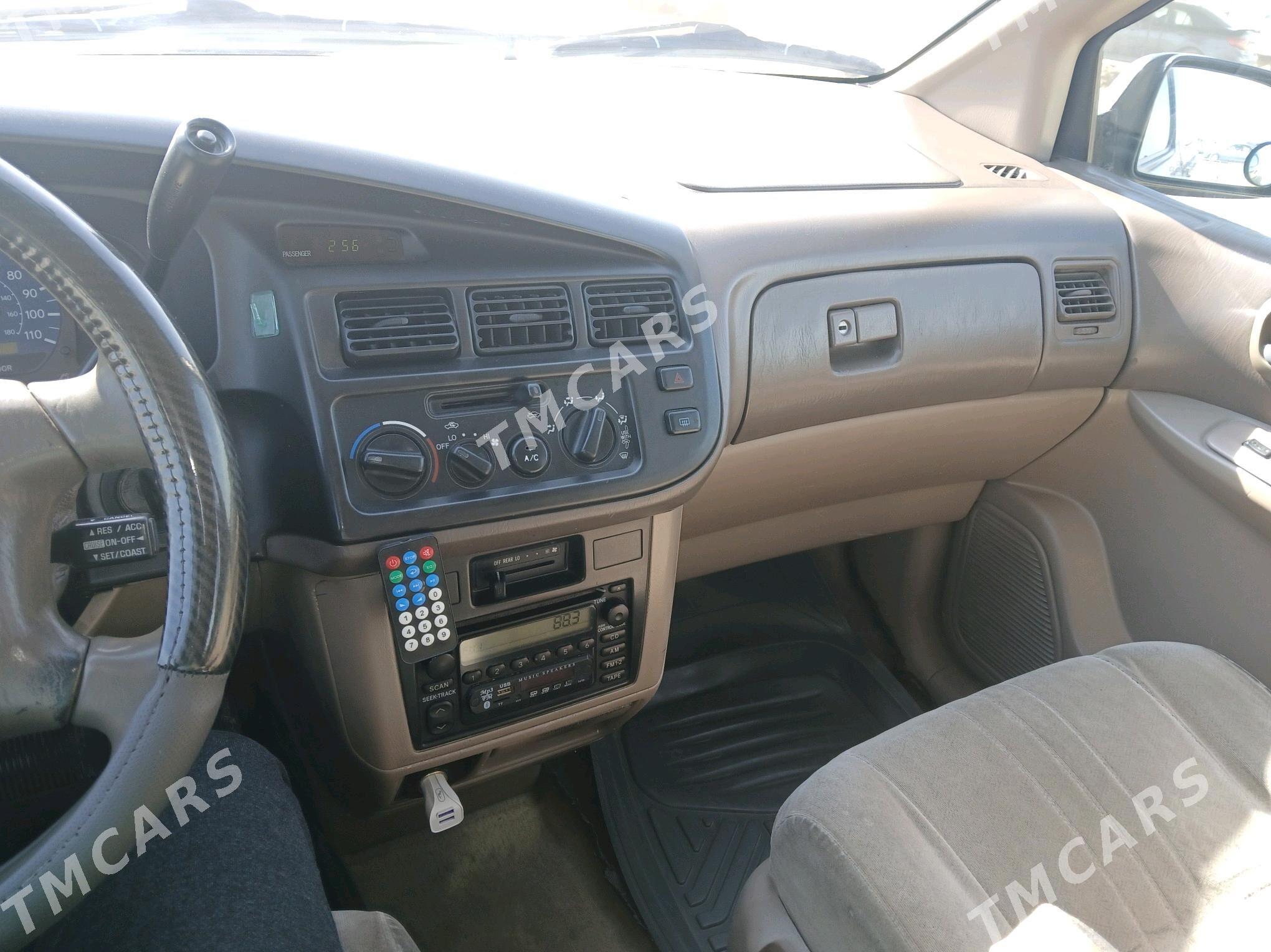 Toyota Sienna 1999 - 125 000 TMT - Векильбазар - img 3
