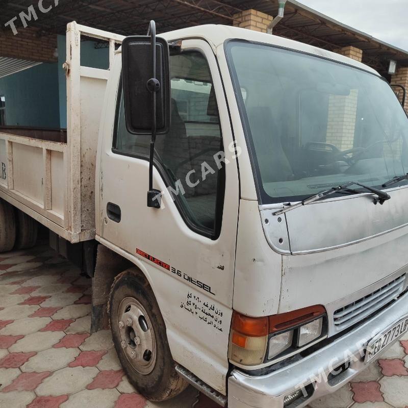 Isuzu Elf 2004 - 260 000 TMT - Халач - img 2