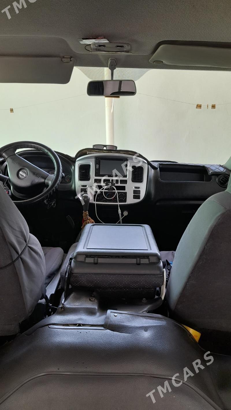 Nissan Urvan 2010 - 165 000 TMT - Балканабат - img 6