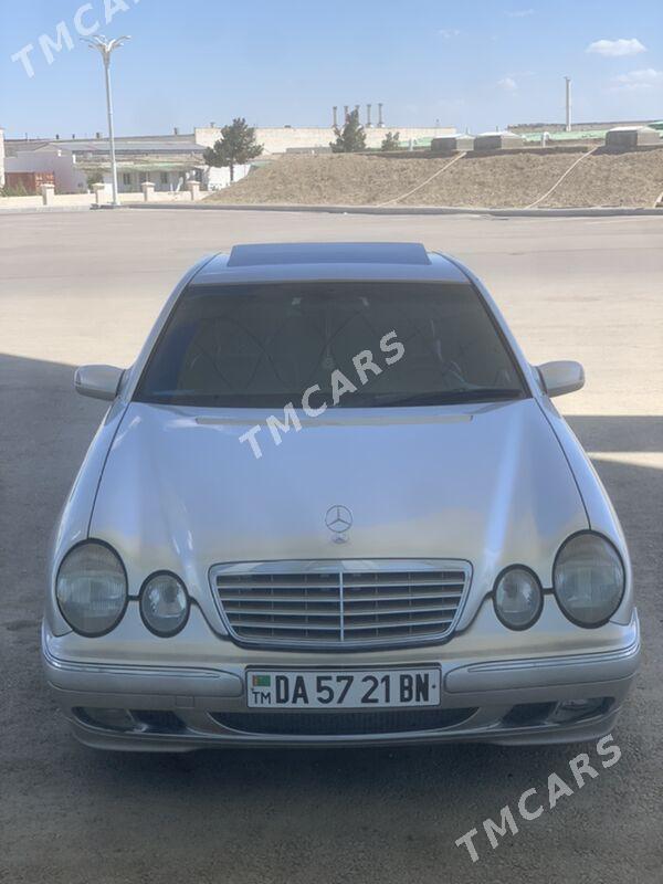 Mercedes-Benz E320 1999 - 132 000 TMT - Balkanabat - img 1