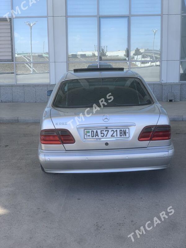 Mercedes-Benz E320 1999 - 132 000 TMT - Balkanabat - img 6