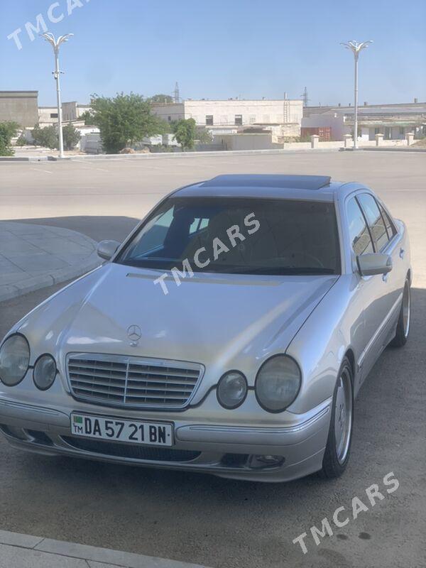 Mercedes-Benz E320 1999 - 132 000 TMT - Balkanabat - img 2