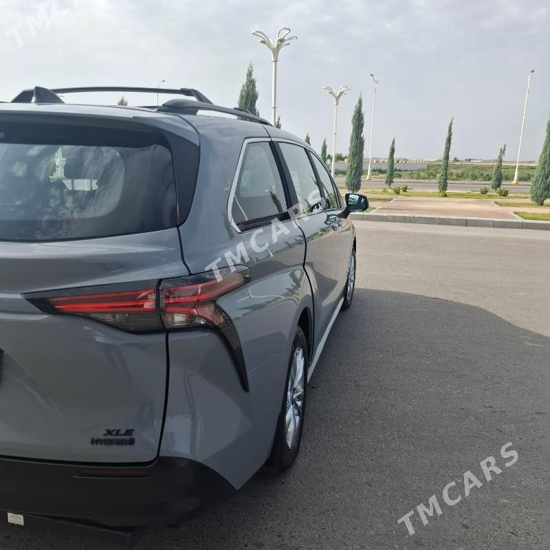 Toyota Sienna 2022 - 540 000 TMT - Туркменабат - img 2