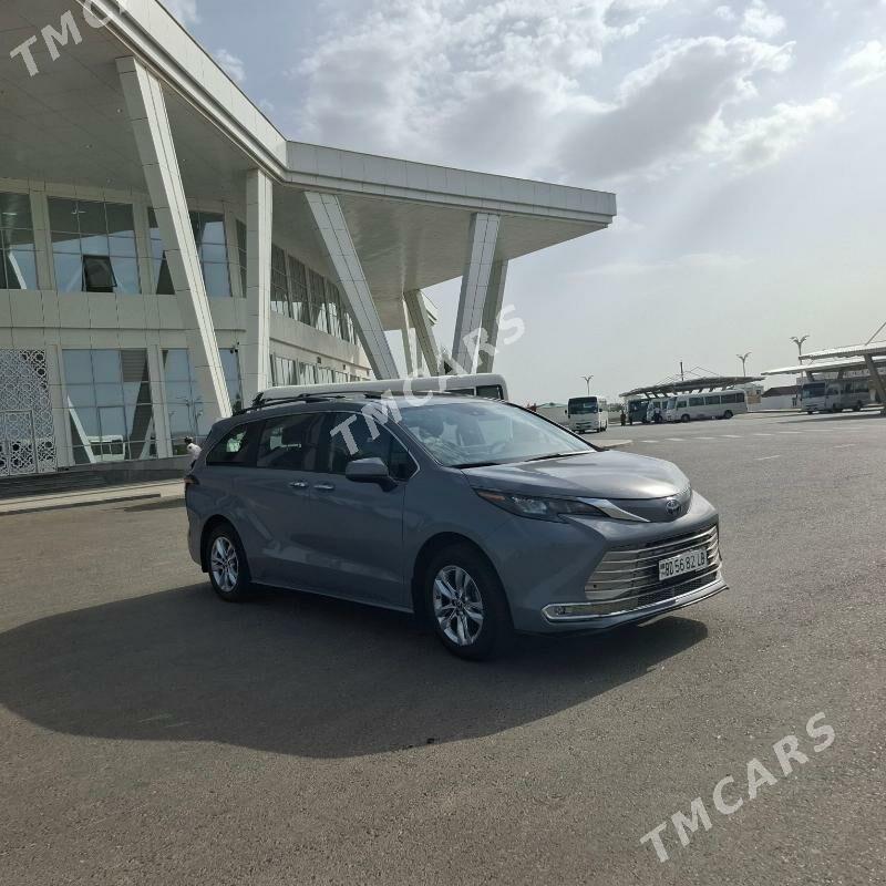 Toyota Sienna 2022 - 540 000 TMT - Туркменабат - img 4