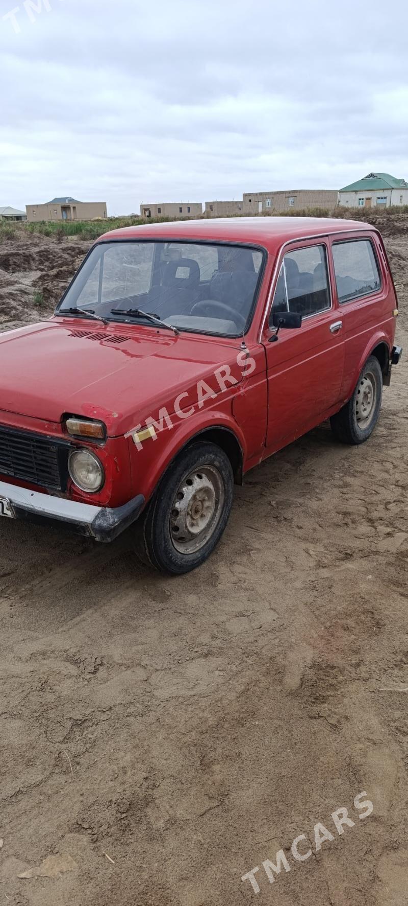 Lada Niva 1980 - 10 000 TMT - Гурбансолтан Едже - img 4