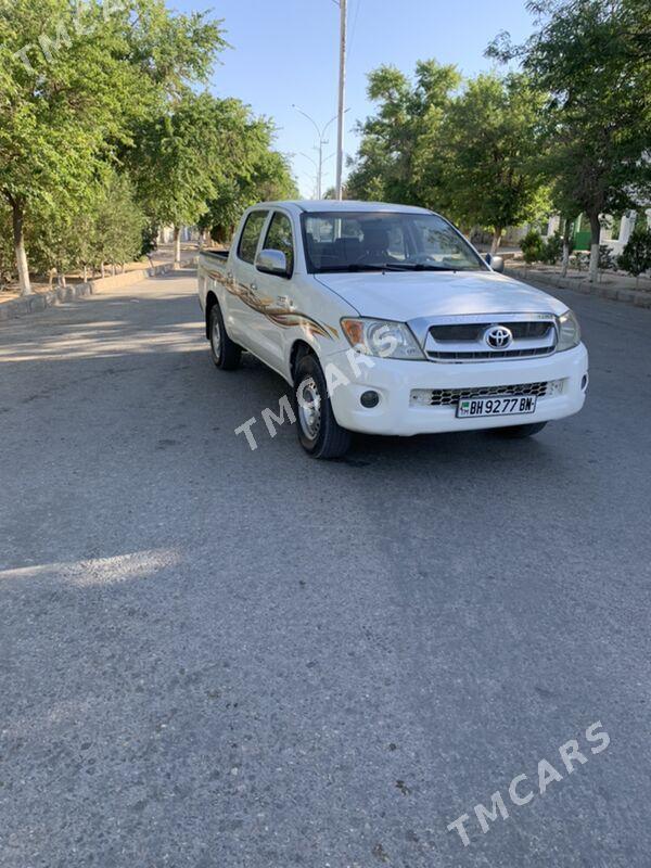 Toyota Hilux 2009 - 220 000 TMT - Балканабат - img 2