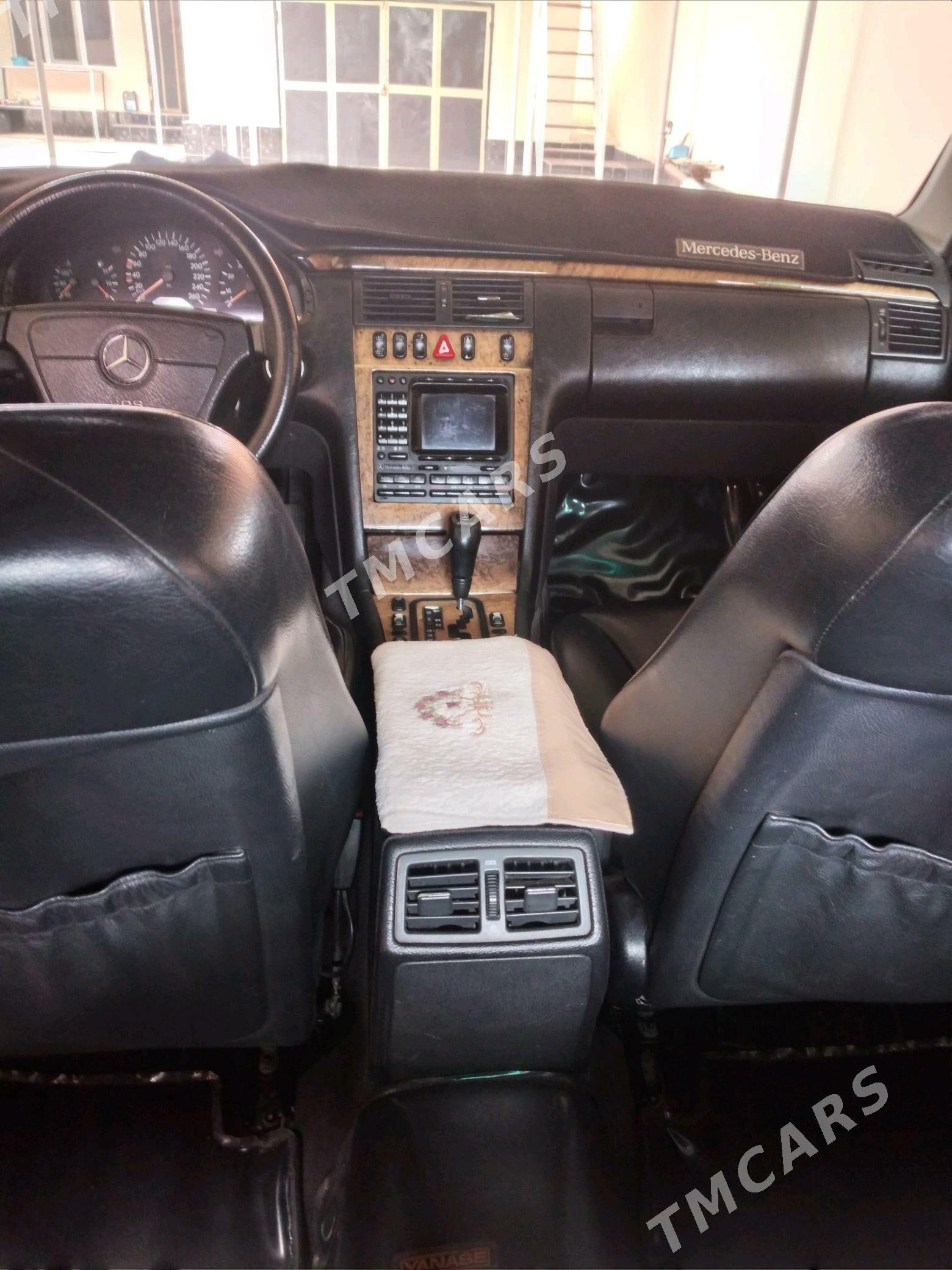 Mercedes-Benz E320 1999 - 110 000 TMT - Чоганлы - img 3