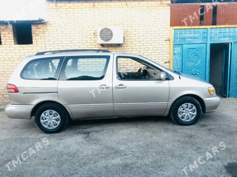 Toyota Sienna 2002 - 150 000 TMT - Дянев - img 4