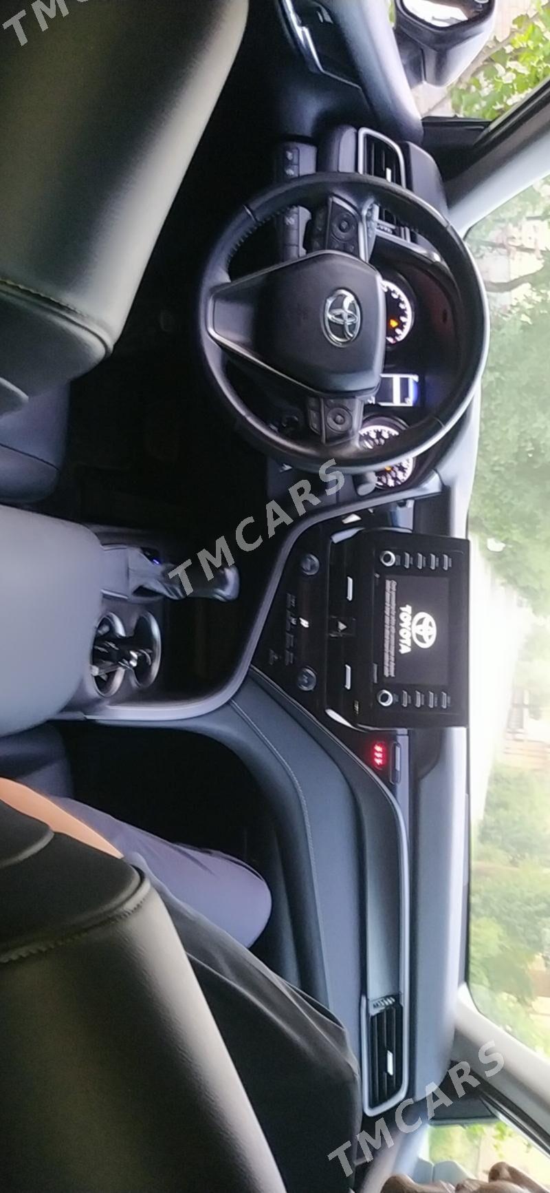 Toyota Camry 2021 - 300 000 TMT - Дянев - img 3