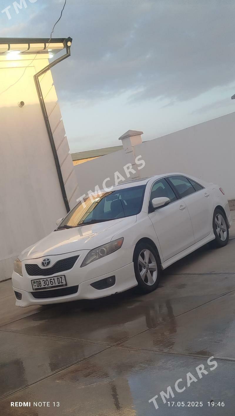 Toyota Camry 2011 - 216 000 TMT - Дашогуз - img 4