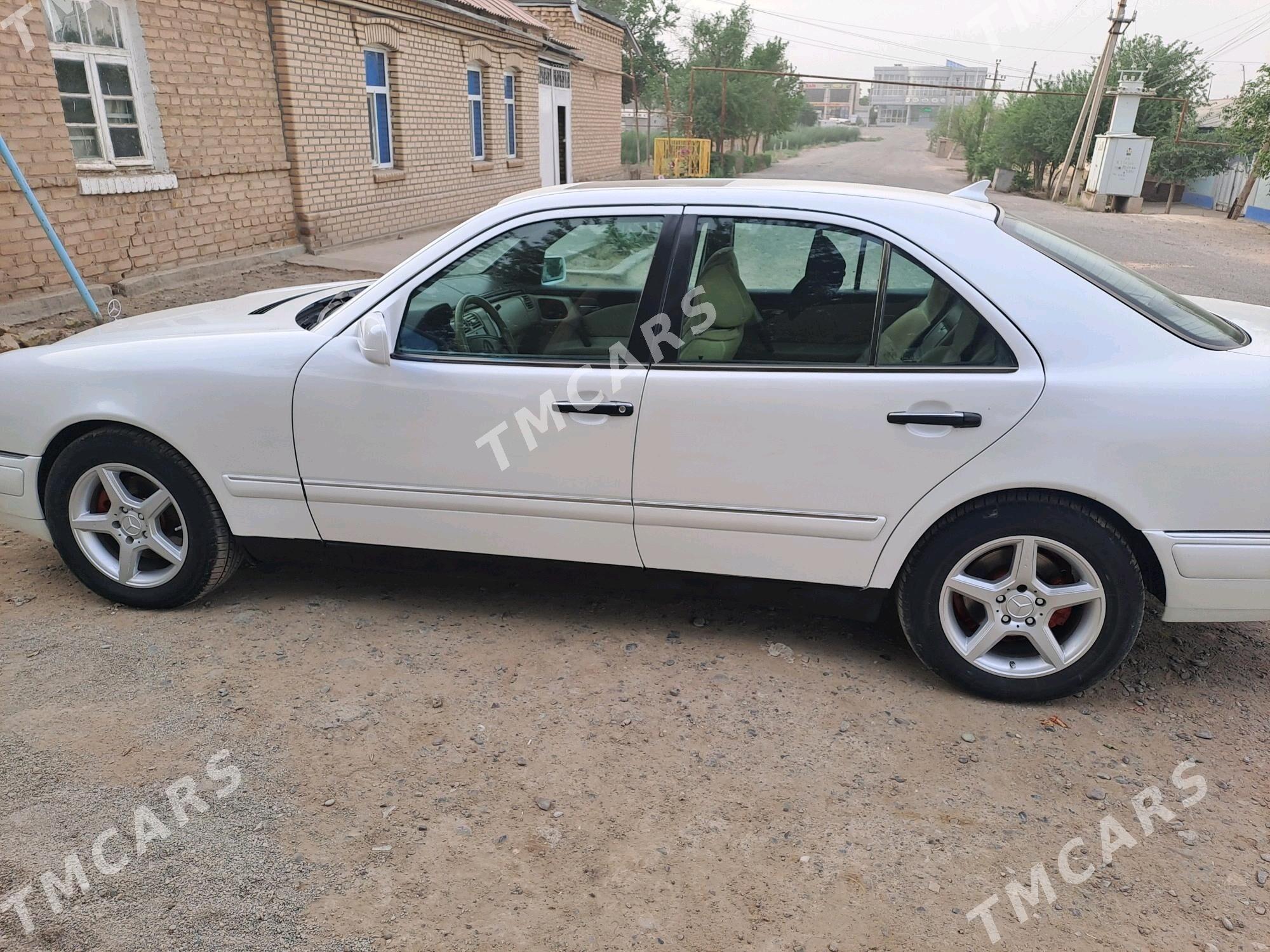 Mercedes-Benz E320 1996 - 75 000 TMT - Ýolöten - img 2