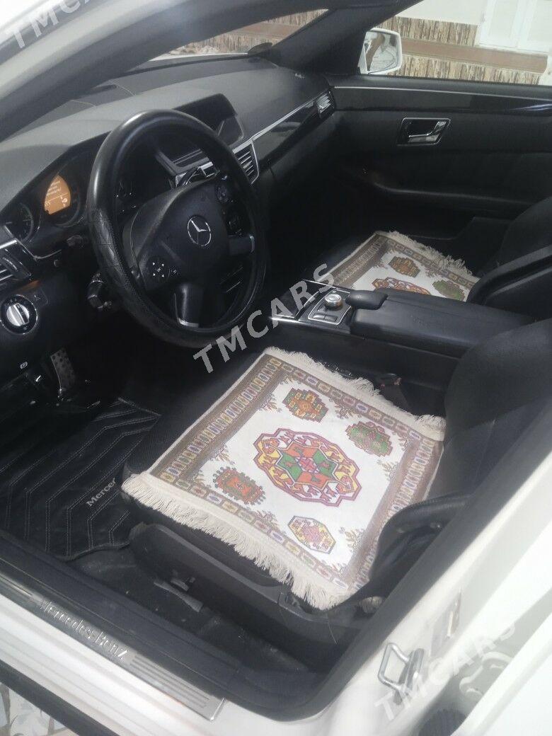 Mercedes-Benz C350 2010 - 300 000 TMT - Чарджоу - img 1