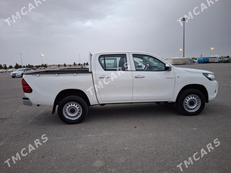 Toyota Hilux 2021 - 535 000 TMT - Керки - img 2