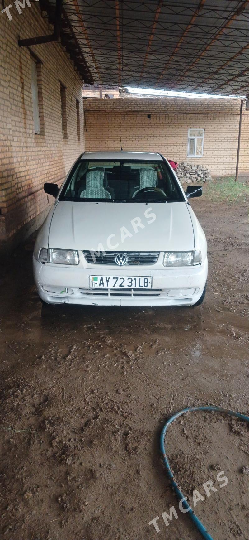 Volkswagen Polo 1997 - 15 000 TMT - Дянев - img 4
