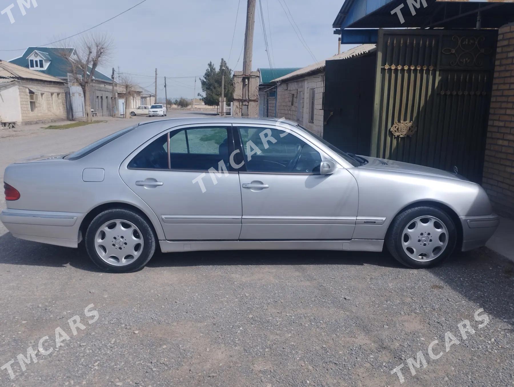 Mercedes-Benz E320 2001 - 105 000 TMT - Änew - img 3
