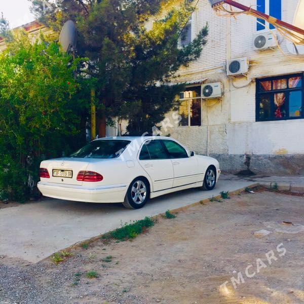 Mercedes-Benz E320 2002 - 115 000 TMT - Туркменбаши - img 5
