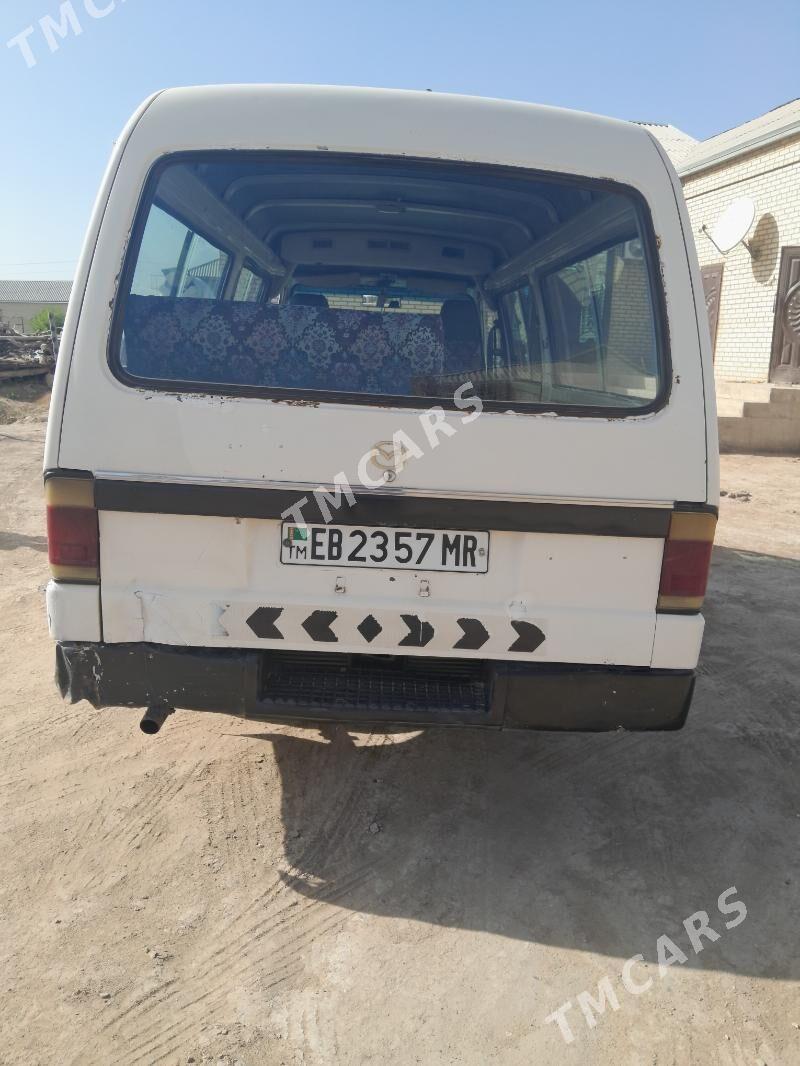 Toyota Hiace 1995 - 35 000 TMT - Мары - img 4
